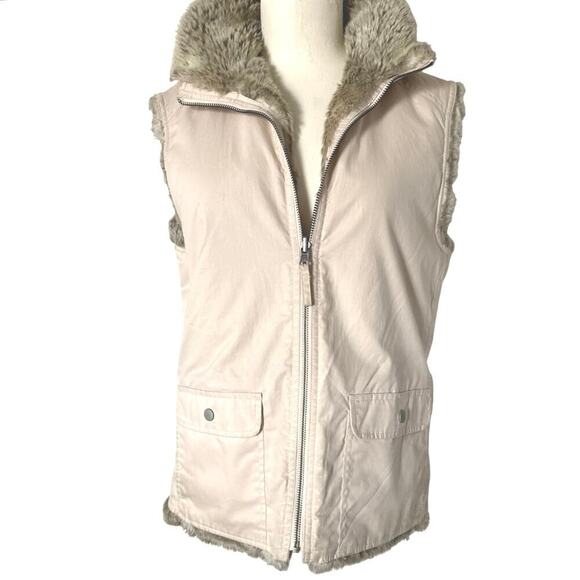 Old Navy Jackets & Blazers - Fully Reversible Faux Fur Vest Women’s Size M Old Navy